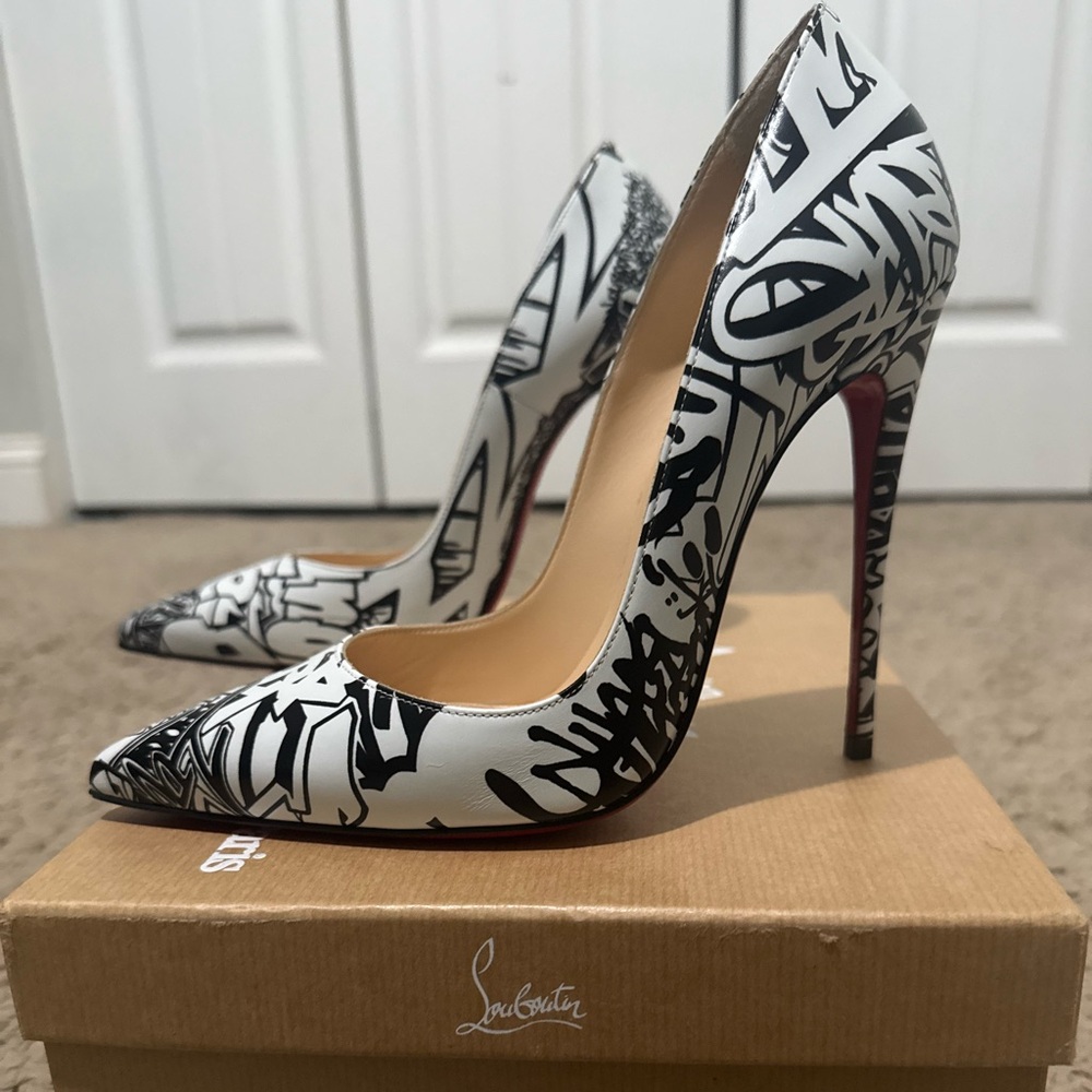 Christian Louboutin So Kate calf wallgraf